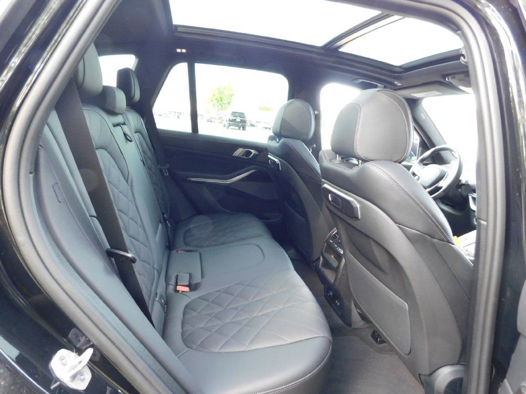 Used 2025 BMW X5 xDrive40i w/ Premium Package AWD/4WD image 5