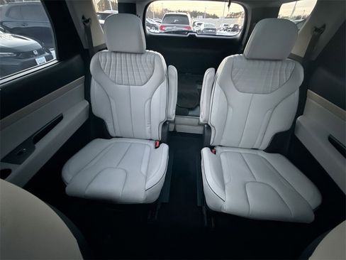 Used 2023 Hyundai Palisade Limited image 24
