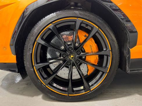Used 2022 Lamborghini Urus image 11