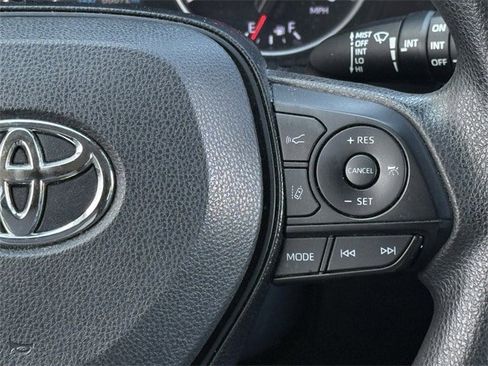 Used 2020 Toyota RAV4 XLE image 13