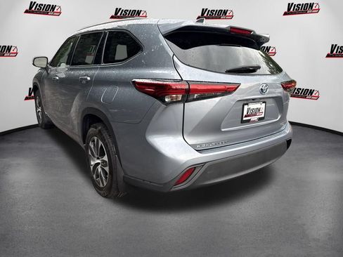 Used 2022 Toyota Highlander XLE AWD/4WD image 7