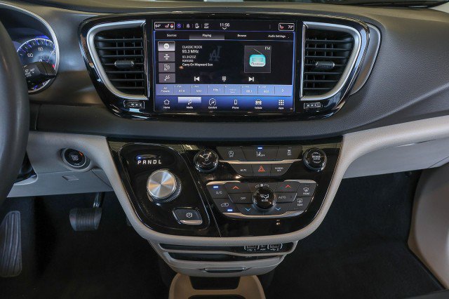 Used 2022 Chrysler Pacifica Touring-L FWD image 13