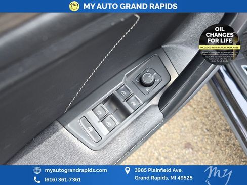 Used 2022 Volkswagen Tiguan SEL R-Line image 11