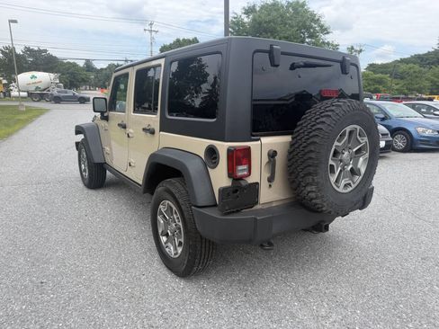 Used 2016 Jeep Wrangler Unlimited Rubicon w/ Connectivity Group AWD/4WD image 3