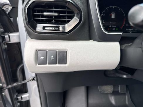 Used 2024 Honda Pilot Touring image 28