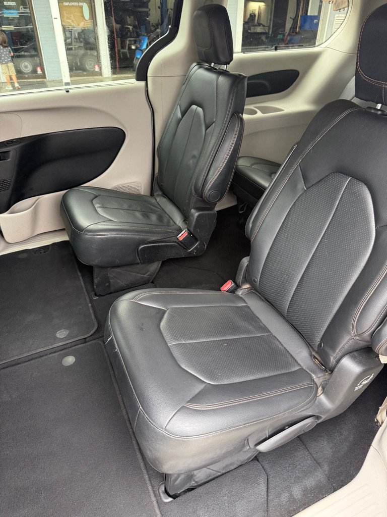 Used 2019 Chrysler Pacifica Touring-L FWD image 20