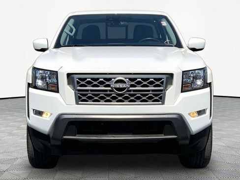 Used 2022 Nissan Frontier SV RWD image 2