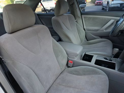 Used 2010 Toyota Camry LE FWD image 25