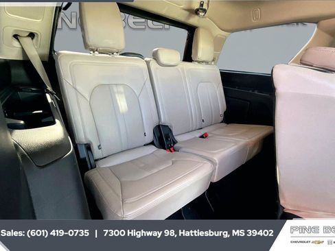 Used 2024 Ford Expedition Limited AWD/4WD image 23