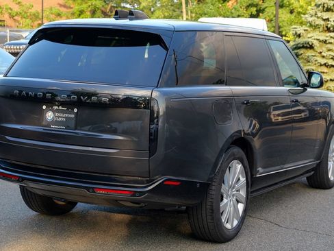 Used 2025 Land Rover Range Rover Long Wheelbase SE AWD/4WD image 7