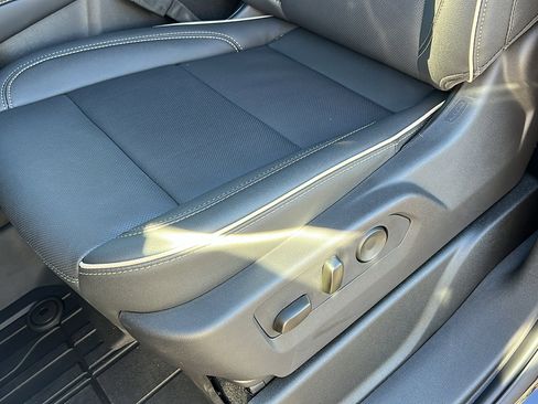 New 2026 Chevrolet Suburban Premier image 25