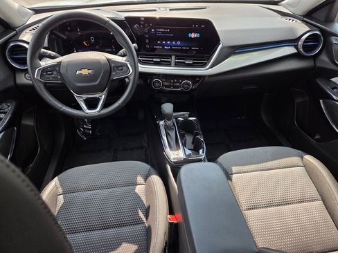 Used 2025 Chevrolet Trax LT w/ Driver Confidence Package image 8