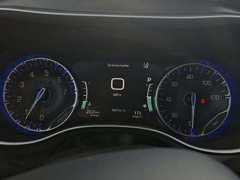 Used 2024 Chrysler Pacifica Touring-L FWD image 23