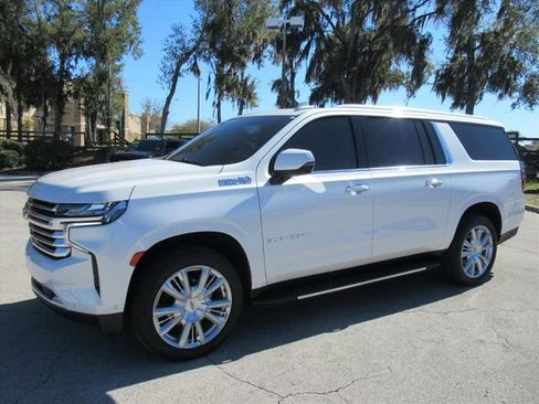 Used 2024 Chevrolet Suburban High Country w/ Advanced Technology Package image 4