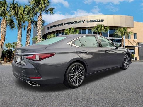 Certified 2025 Lexus ES 350 w/ Premium Package image 4