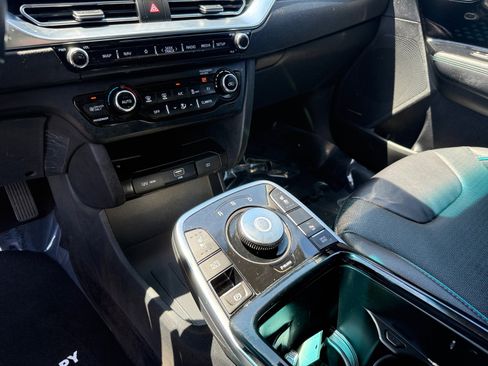 Used 2022 Kia Niro EX Premium FWD image 13