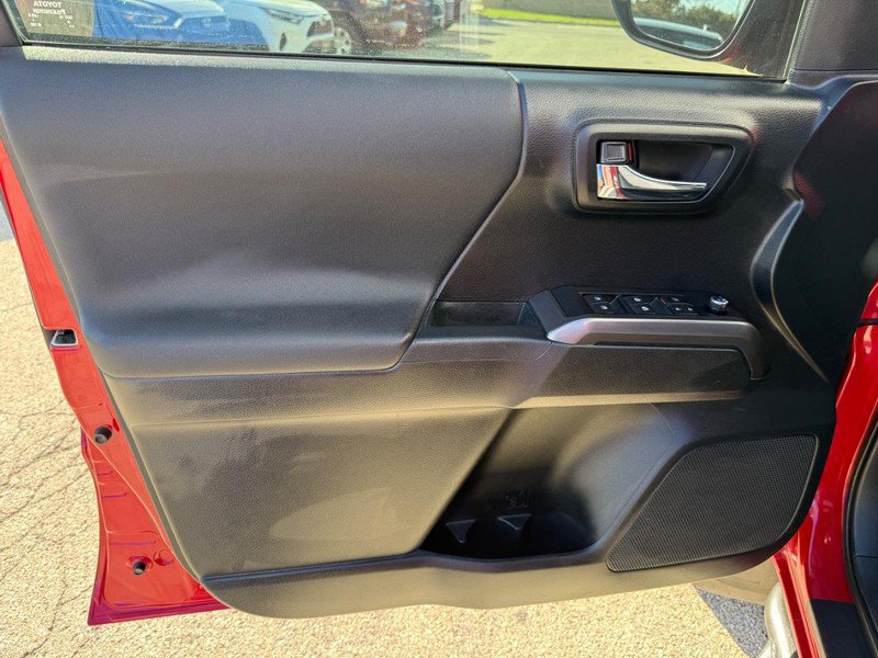 Used 2018 Toyota Tacoma TRD Sport AWD/4WD image 19
