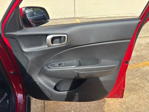 Used 2020 Hyundai Venue SE FWD image 35