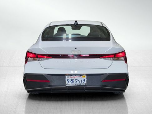 Certified 2025 Hyundai Elantra SE image 6