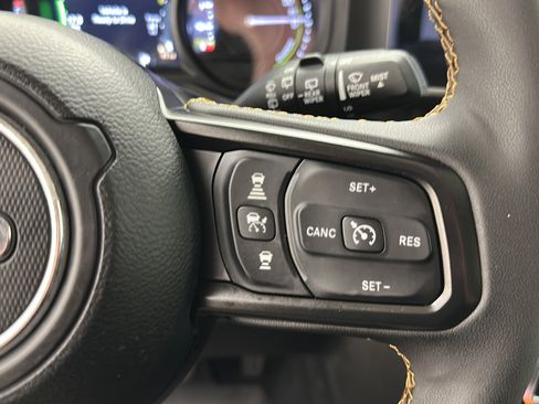 Used 2024 Jeep Wrangler Unlimited AWD/4WD image 17
