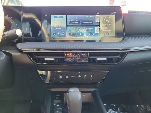 Used 2025 Nissan Kicks SR image 13