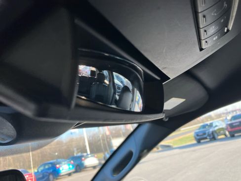 Used 2019 Dodge Grand Caravan SXT image 18