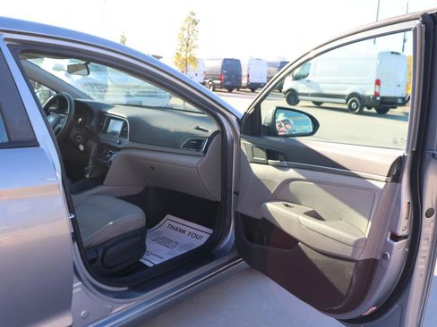 Used 2017 Hyundai Elantra SE image 13