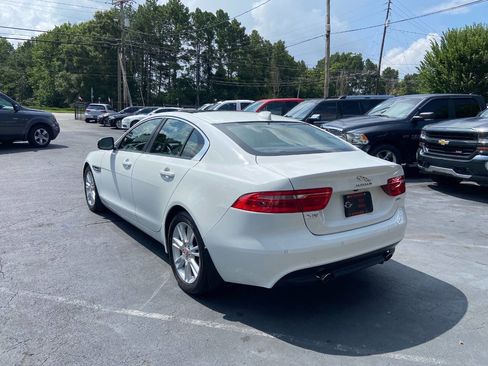 Used 2018 Jaguar XE Premium image 8