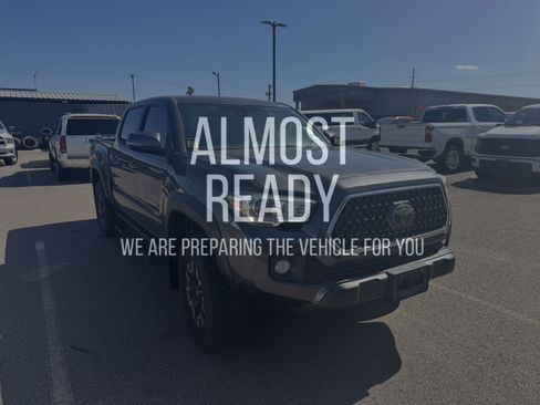 Used 2018 Toyota Tacoma TRD Off-Road AWD/4WD image 5