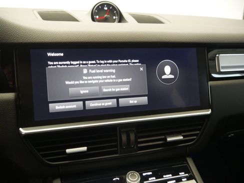 Certified 2023 Porsche Cayenne Platinum Edition AWD/4WD image 41