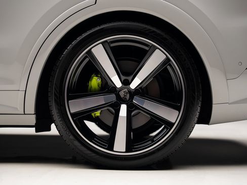 Used 2025 Porsche Cayenne Turbo image 20