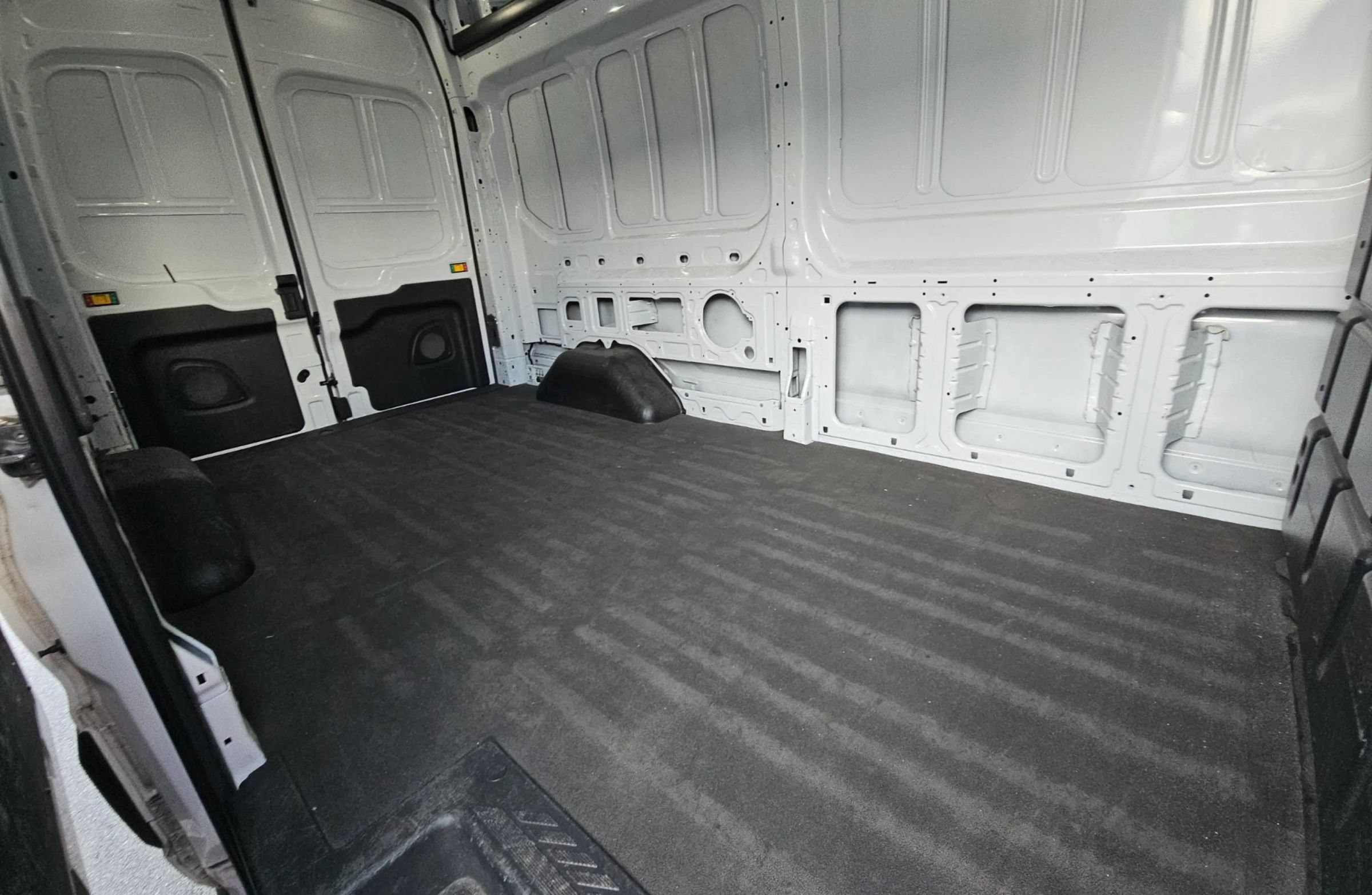 Used 2023 Ford Transit 250 148 High Roof RWD image 10