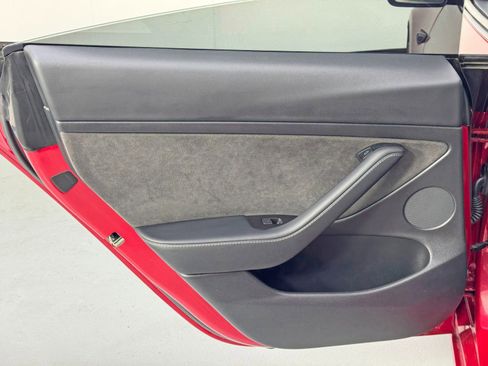 Used 2021 Tesla Model 3 Performance image 39