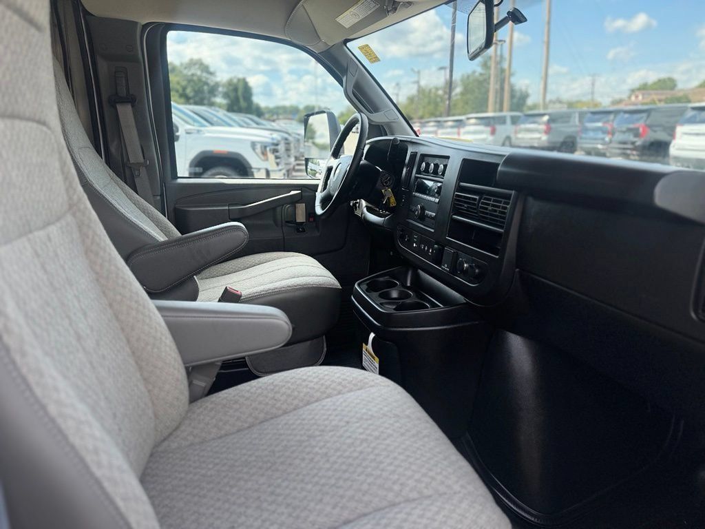 Used 2022 Chevrolet Express 3500 w/ Power Convenience Package RWD image 10