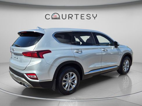 Used 2019 Hyundai Santa Fe SEL FWD image 5