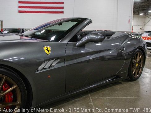 Used 2010 Ferrari California RWD image 22