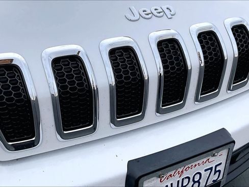 Used 2016 Jeep Cherokee Sport image 29