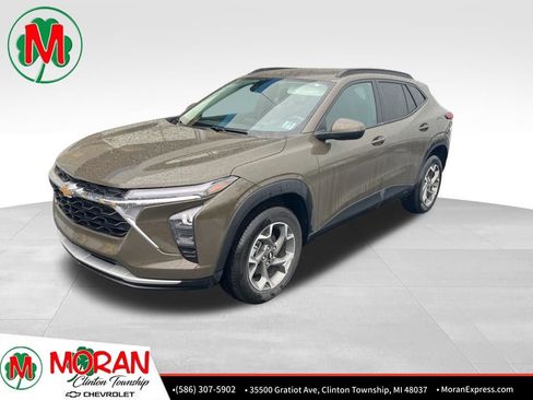Used 2024 Chevrolet Trax LT w/ Driver Confidence Package image 1
