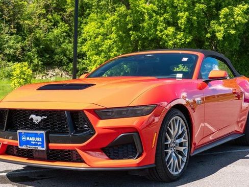 Used 2025 Ford Mustang GT Premium RWD image 3