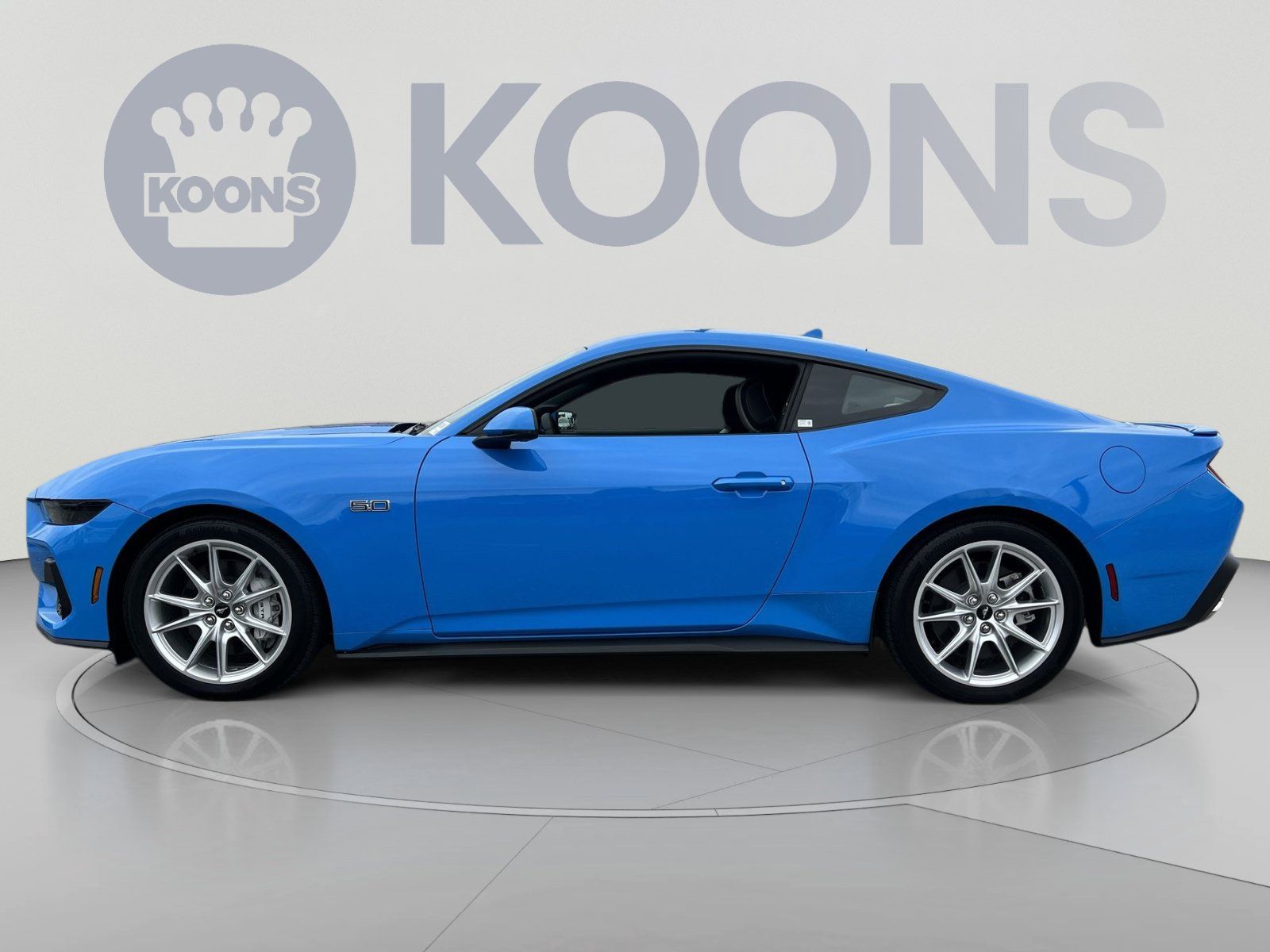Used 2025 Ford Mustang GT Premium RWD image 2