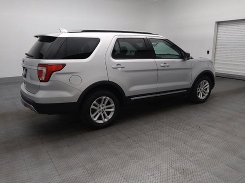 Used 2017 Ford Explorer XLT FWD image 10