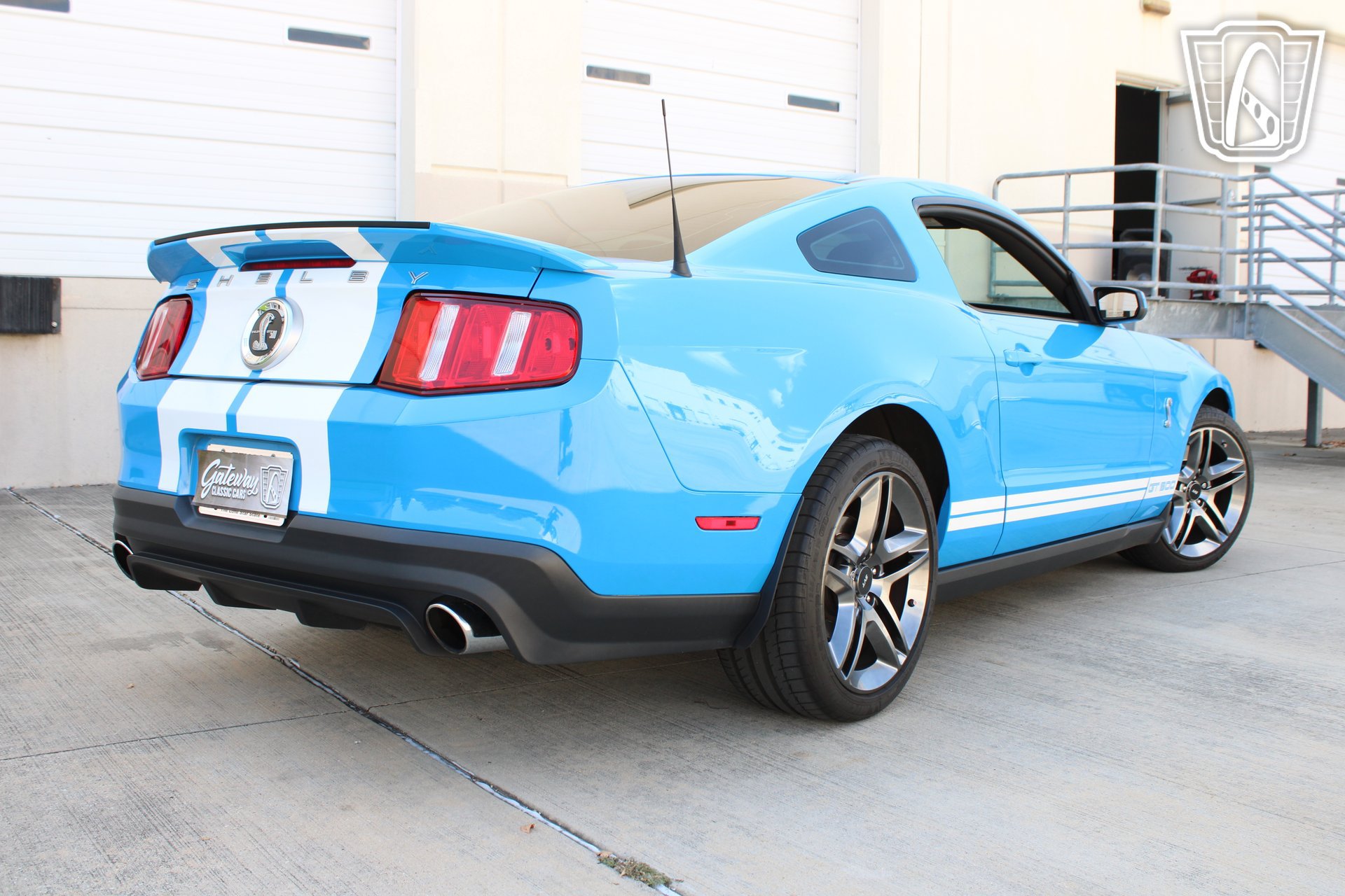 Used 2010 Ford Mustang Shelby GT500 RWD image 30
