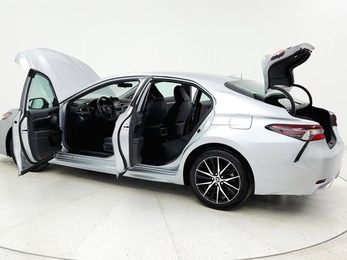 Used 2023 Toyota Camry SE image 30