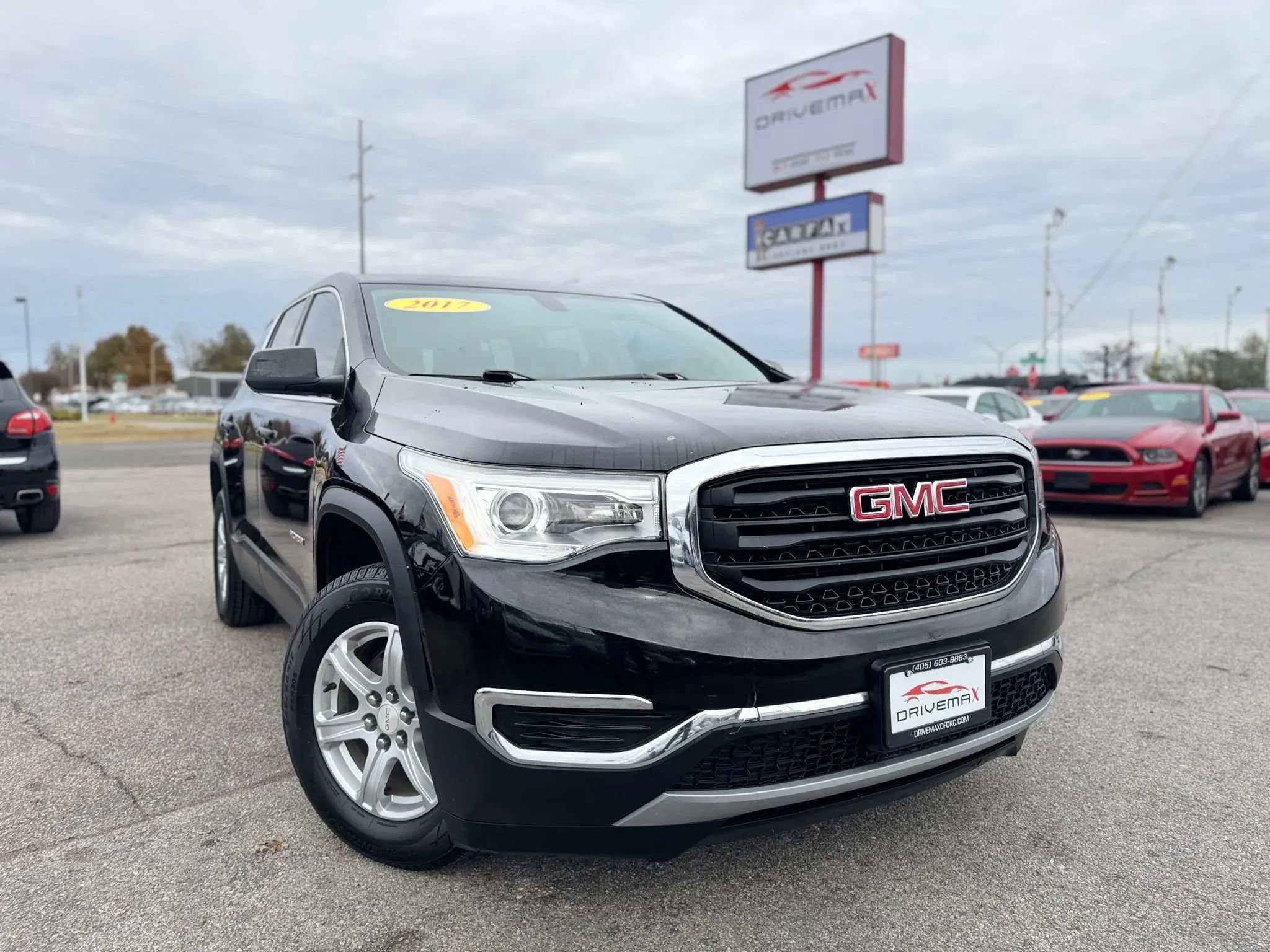 Used 2017 GMC Acadia SLE FWD image 1