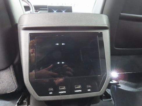 Used 2025 GMC Yukon AT4 Ultimate image 49