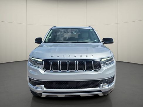 Used 2024 Jeep Wagoneer L Series II w/ Flexible Seating Group RWD image 2