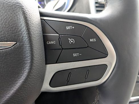 Used 2019 Chrysler 300 Limited image 25