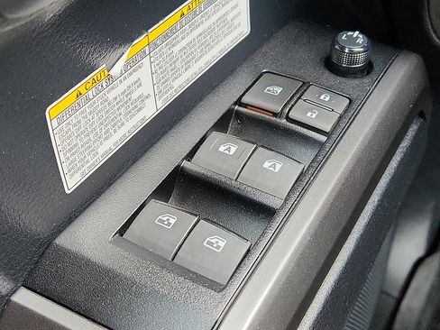 Used 2019 Toyota Tacoma TRD Off-Road image 24