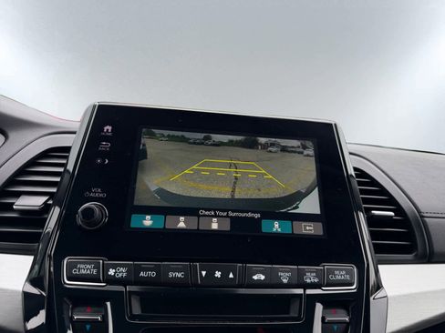 Used 2023 Honda Odyssey Touring image 13
