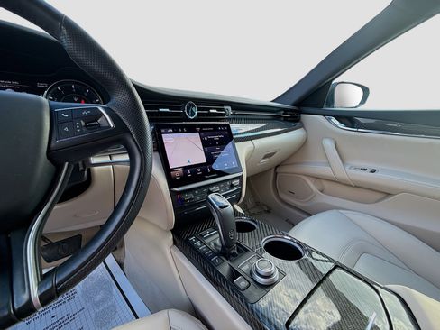 Used 2022 Maserati Quattroporte Modena RWD image 28